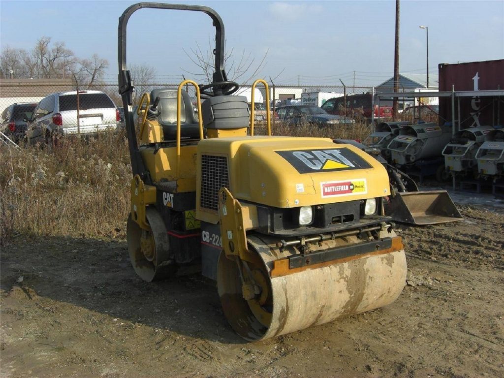  CATERPILLAR CB 224  E